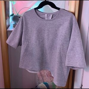 LULU LEMON MINIMAL CROP TEE. SIZE 8